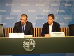 De izda. a dcha., Javier Agirre, director general de Ihobe, y Óscar Martín, consejero delegado de Ecoembes